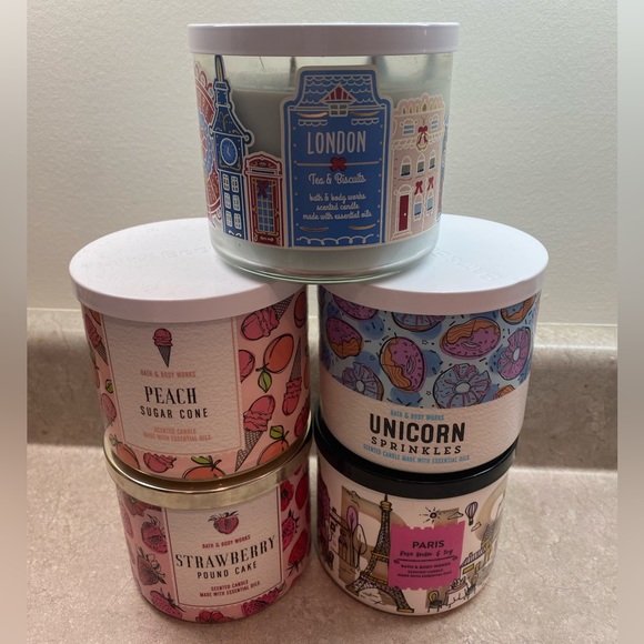 Strawberry Poundcake Three Wick Candle Bath & Body Works - Picture 6 of 6